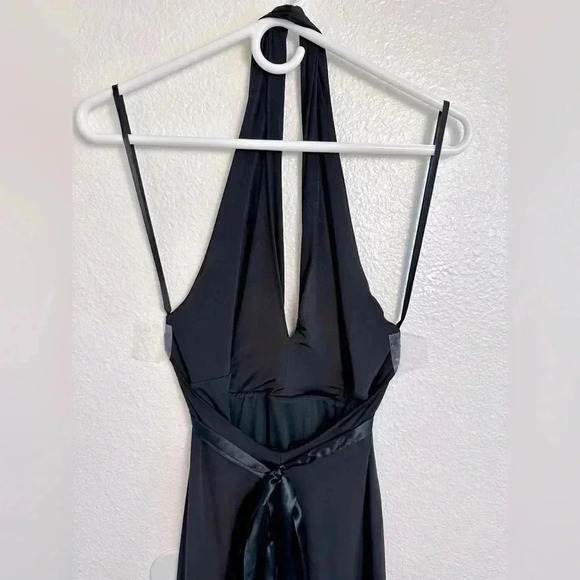 BCBGMAXAZRIA A-Line Jersey Halter Low Back Midi Dress With Tie Back Size Small - Picture 5 of 11
